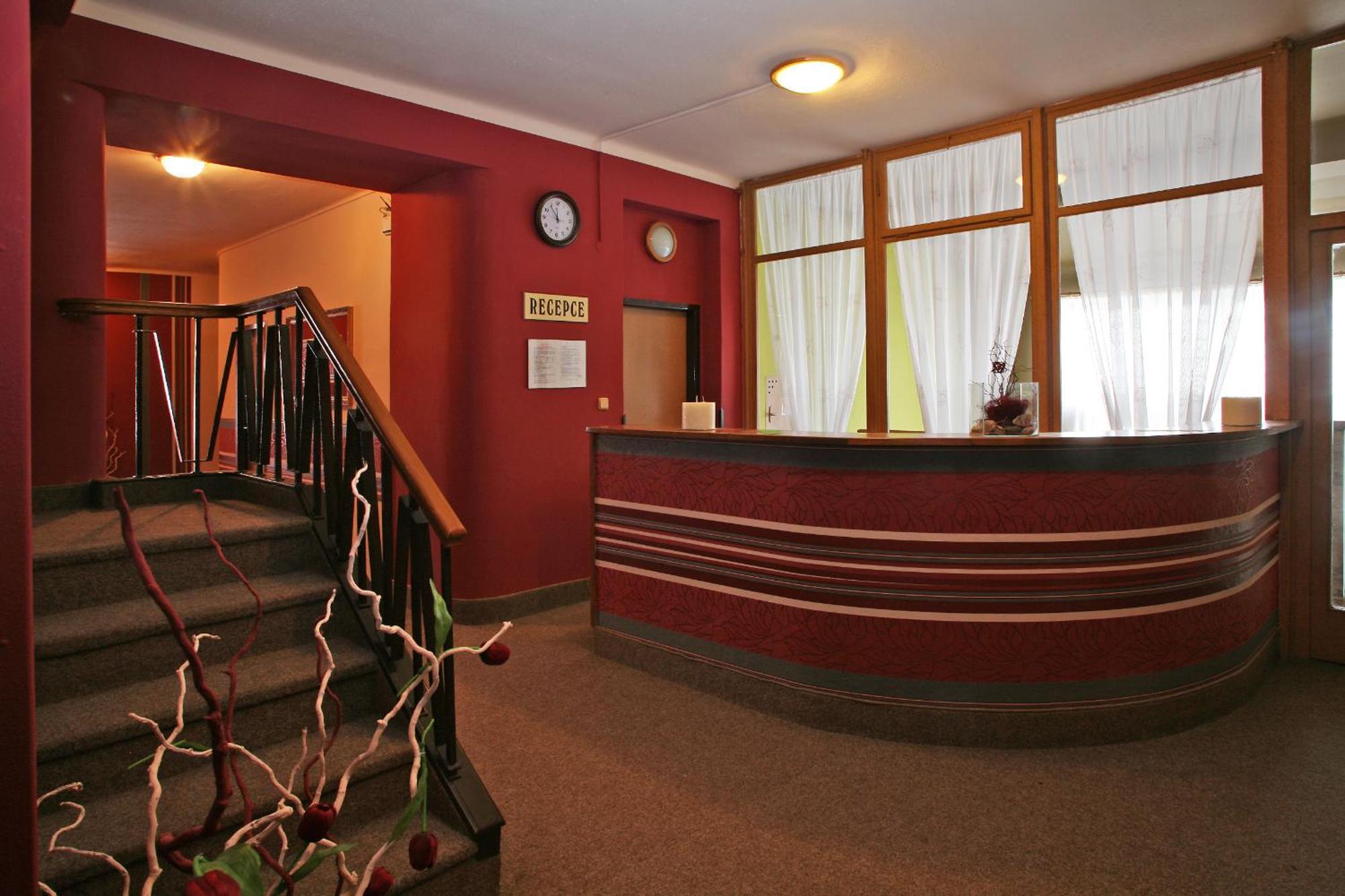 Hotel Zlaty Jelen Horazdovice ภายนอก รูปภาพ